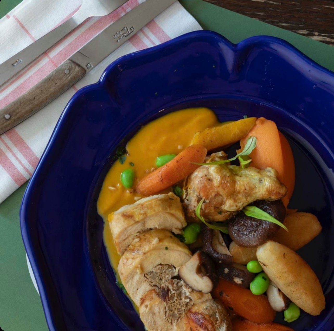 poulet jaune du chef et légumes